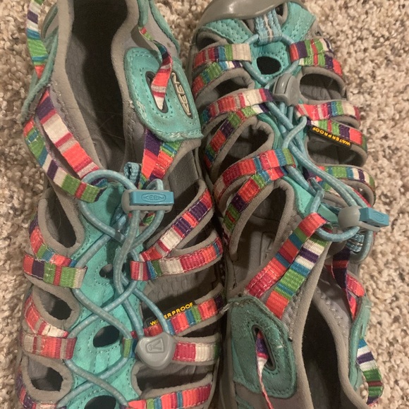 Keen Hiking Shoes - Picture 2 of 3